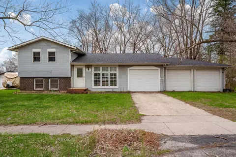 8512 Mildred Rd, Machesney Park, IL 61115