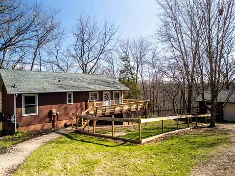 10 Cayuga Trl, Galena, IL 61036
