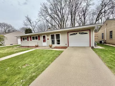 Exterior - 1212 Ogletree Pl, Dixon, IL 61021 photo 2 of 4