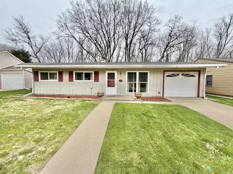 1212 Ogletree Pl, Dixon, IL 61021