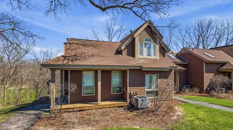 109 Walnut Hill Dr, Galena, IL 61036