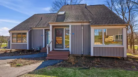 4 Cedar Bluff Ln, Galena, IL 61036