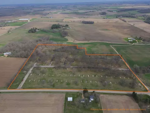 4500 E River Rd, Ridott, IL 61067