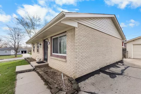 2931 N Moor Dr, Rockford, IL 61109