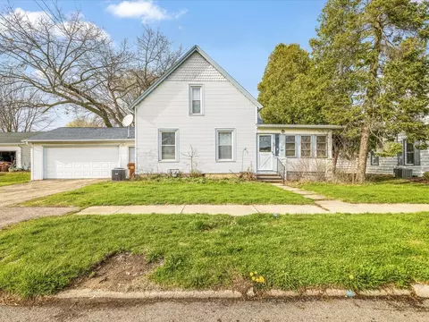 407 W 4th St, Byron, IL 61010