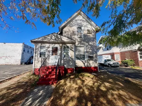 212 N 4th St, Rockford, IL 61107