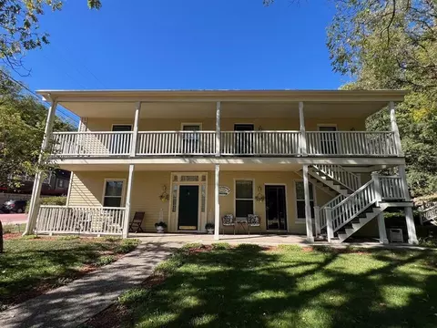 341 Spring St, Galena, IL 61036