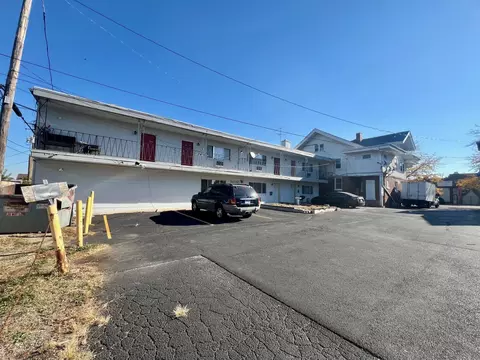 218 N 4 St, Rockford, IL 61107