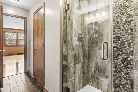 Bath - 6990 Skyview Trl, Roscoe, IL 61073 photo 3 of 4