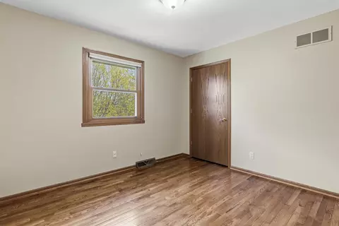 Bedroom - 6990 Skyview Trl, Roscoe, IL 61073 photo 3 of 5