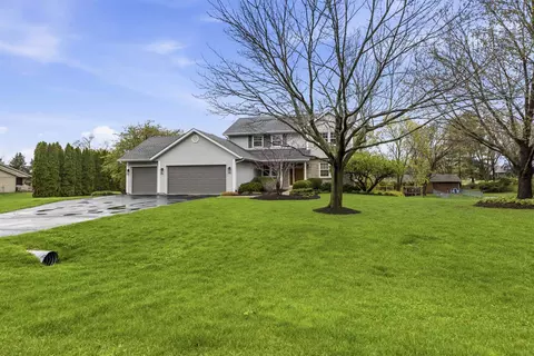 Exterior - 6990 Skyview Trl, Roscoe, IL 61073 photo 3 of 15