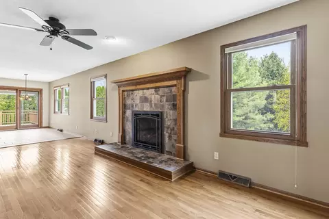Living - 6990 Skyview Trl, Roscoe, IL 61073 photo 3 of 6
