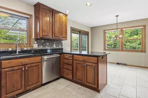 Kitchen - 6990 Skyview Trl, Roscoe, IL 61073 photo 4 of 5