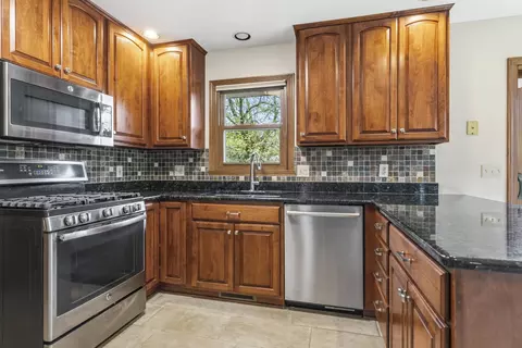 Kitchen - 6990 Skyview Trl, Roscoe, IL 61073 photo 2 of 5