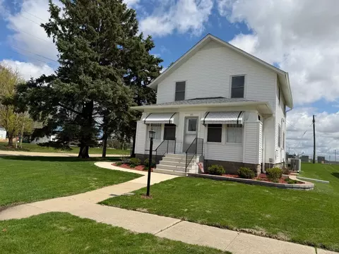 101 Pacific St, Monroe Center, IL 61052