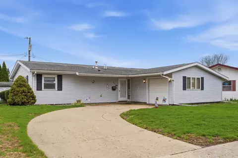 1201 Long Ct, Sterling, IL 61081