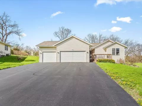 1774 Gainsboro Rd, Lake Summerset, IL 61019