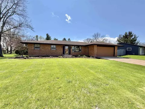 6933 Paddock Ln, Rockford, IL 61114