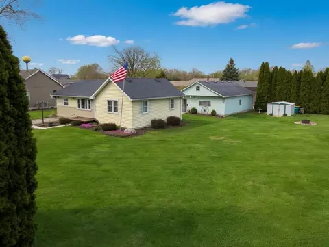 109 W South St, Kirkland, IL 60146