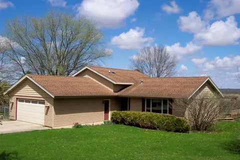 10072 W Il Rte 72 Hwy, Forreston, IL 61030