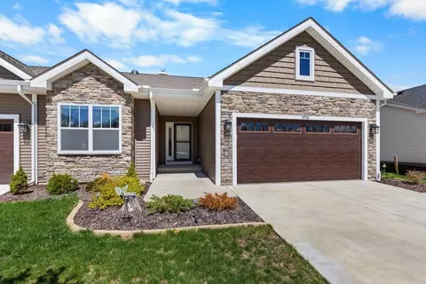 5710 Willow Creek Ln, Roscoe, IL 61073