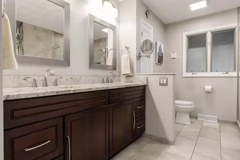 Bath - 7834 Northgate Rd, Roscoe, IL 61073 photo 1 of 5
