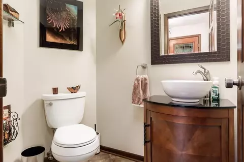 Bath - 7834 Northgate Rd, Roscoe, IL 61073 photo 5 of 5