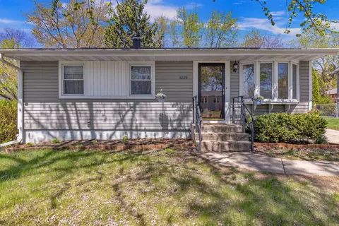 3220 18th St, Rockford, IL 61109