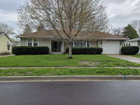 1427 S Blackhawk, Freeport, IL 61032