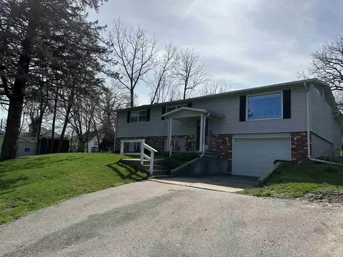 208 N College St, Mount Carroll, IL 61053