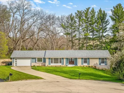 2509 Driftwood Ln, Rockford, IL 61107