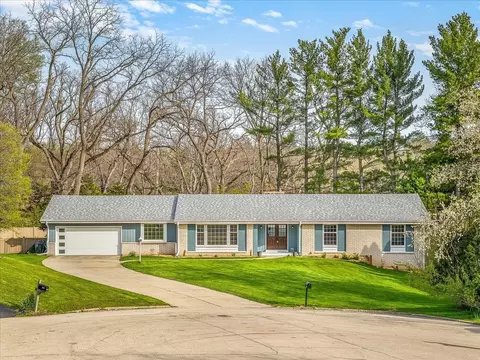 2509 Driftwood Ln, Rockford, IL 61107