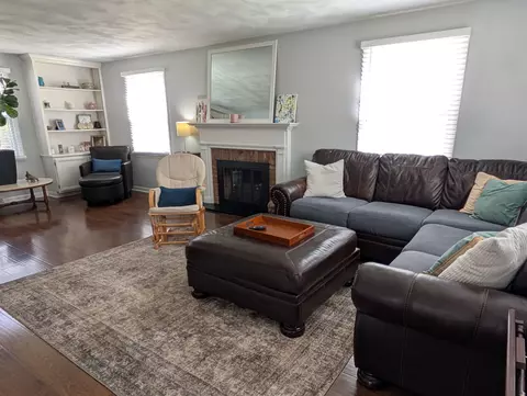 1437 S Walnut Ave, Freeport, IL 61032 photo 2