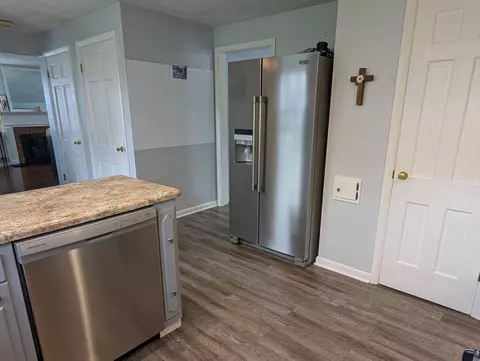 1437 S Walnut Ave, Freeport, IL 61032 photo 8