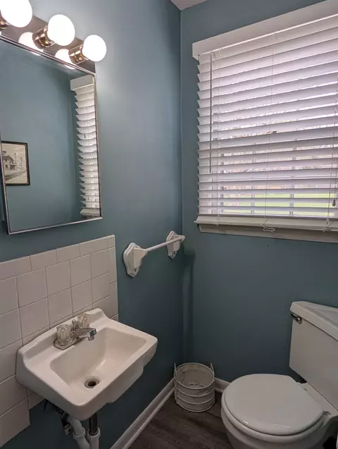 1437 S Walnut Ave, Freeport, IL 61032 photo 5