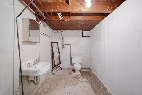 Bath - 17870 Clover Rd, Morrison, IL 61270 photo 3 of 3