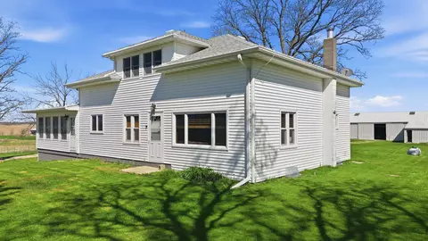 Exterior - 17870 Clover Rd, Morrison, IL 61270 photo 4 of 5