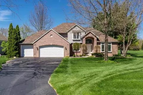 2302 Cairnwell Dr, Belvidere, IL 61008