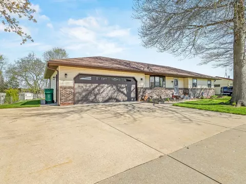 11785 Balsa Ln, Roscoe, IL 61073 photo 2