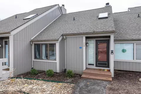 106 Plum Cove Dr, Galena, IL 61036