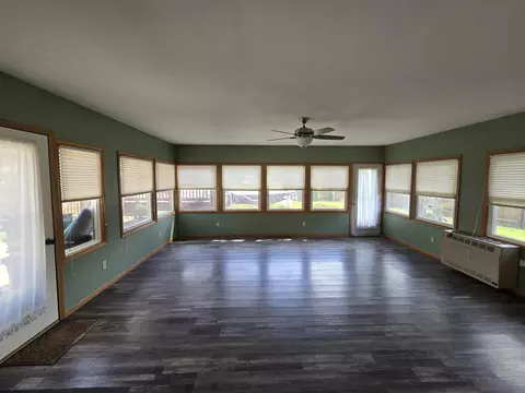 607 E Buffalo St, Polo, IL 61064 photo 4