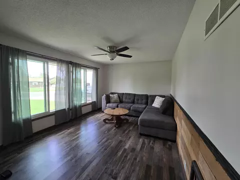 607 E Buffalo St, Polo, IL 61064 photo 2