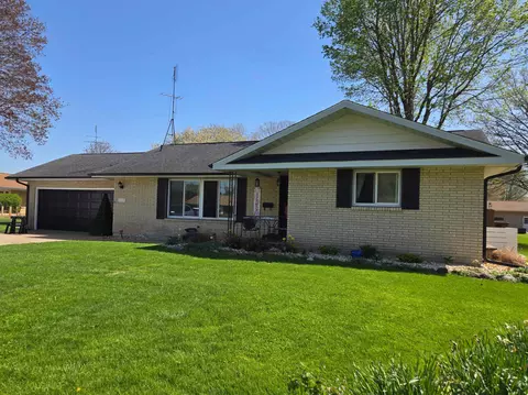 607 E Buffalo St, Polo, IL 61064