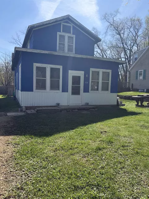 208 Westmoreland Ave, Rockford, IL 61102