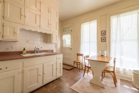 855 W Stephenson St, Freeport, IL 61032 photo 9