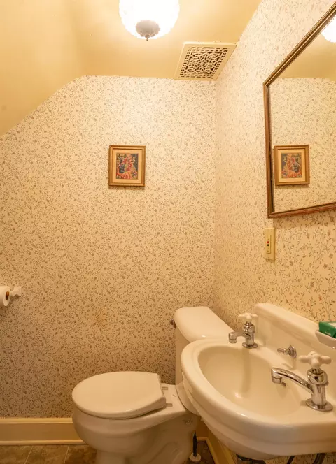 855 W Stephenson St, Freeport, IL 61032 photo 8