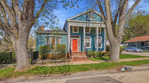 219 S High St, Galena, IL 61036