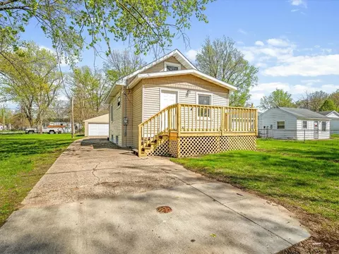 2706 Marshall St, Rockford, IL 61109