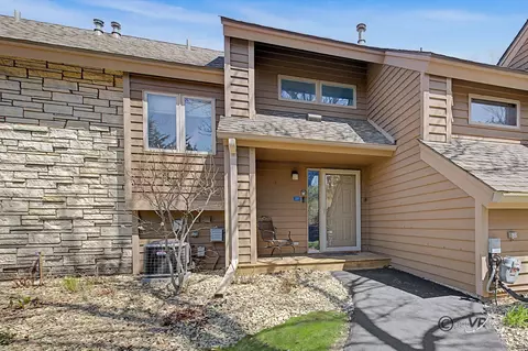 27 Poplar Ridge Dr, Galena, IL 61036