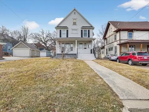 14 N Harlem Ave, Freeport, IL 61032